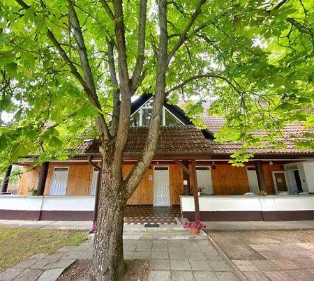 Platan Ueduelo Apartment Balatonlelle Exterior photo